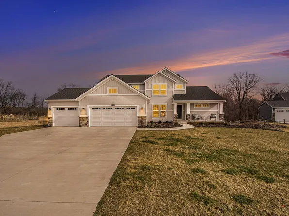 12219 Harvest Home Dr SE, Lowell, MI 49331
