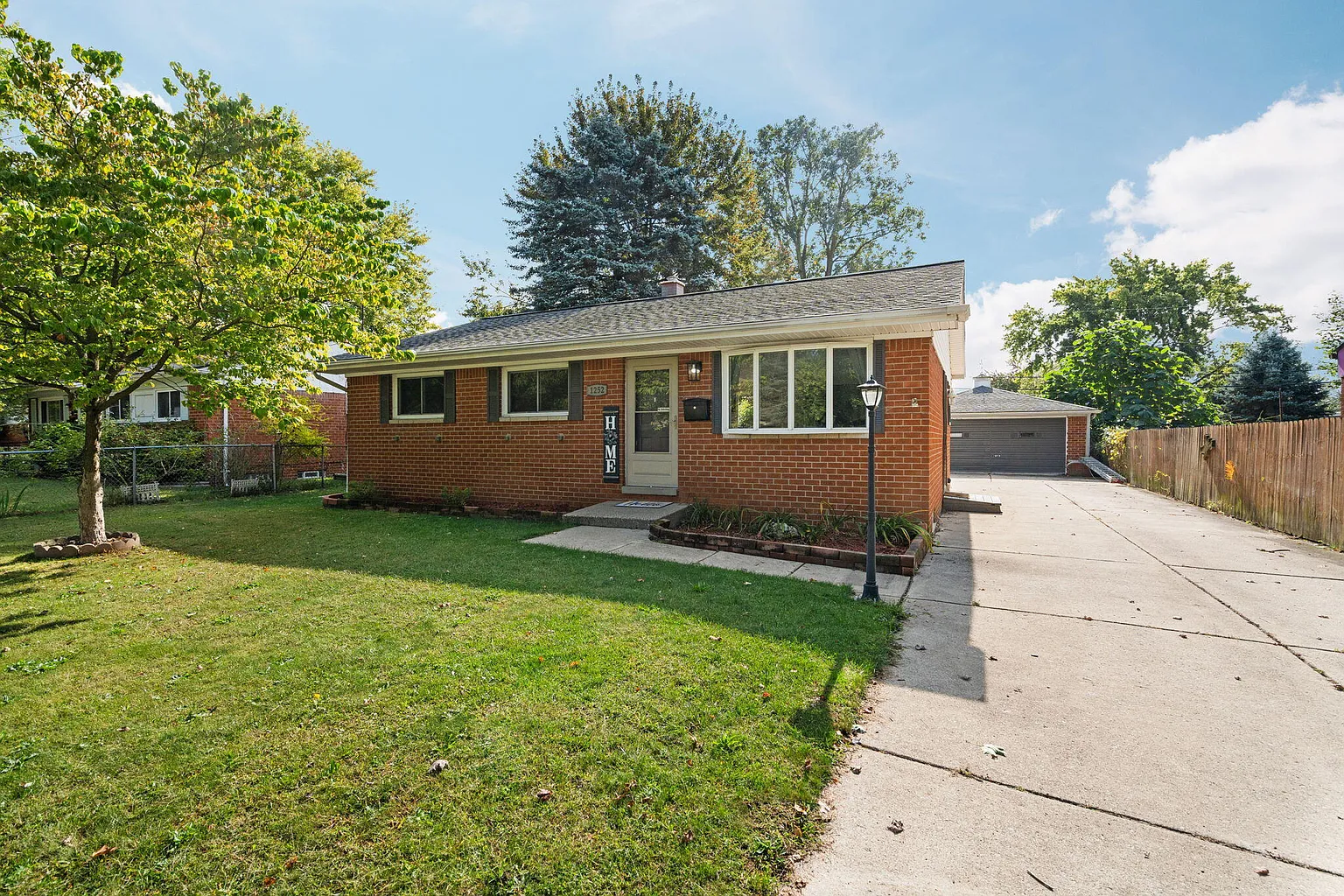 1252 Pageant Ave photo 1