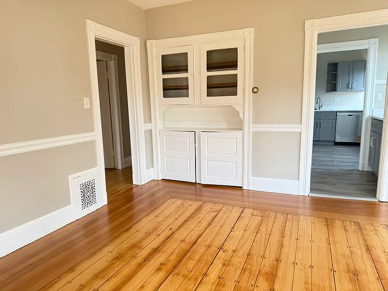 38 Russell St #3 — Photo 9