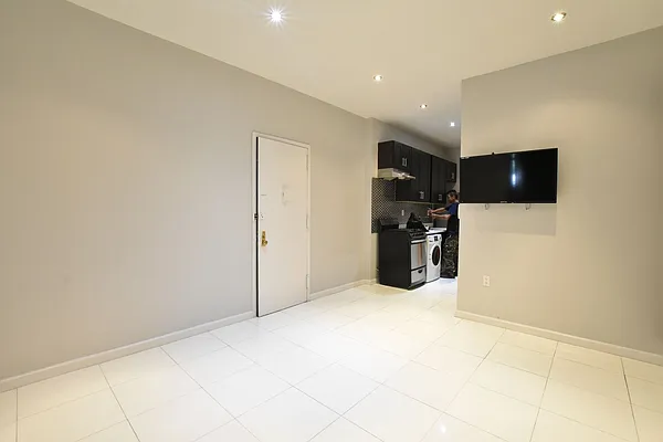 Rented by Clove Realty LLC | media 37