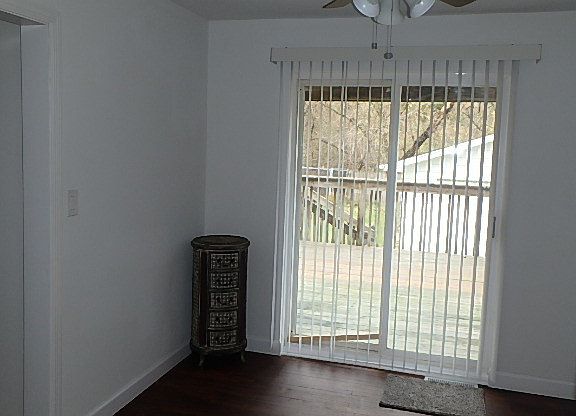 4th image of 1002 Glen Ct