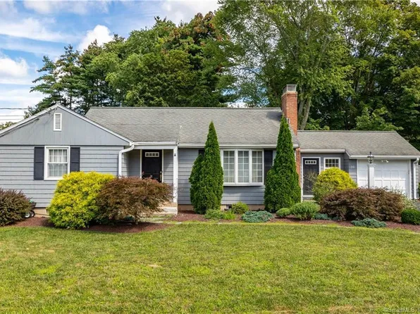 10 Bridlepath Road, West Hartford, CT 06107