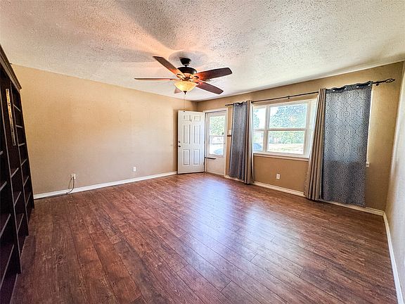 4th image of 203 N Avenue M