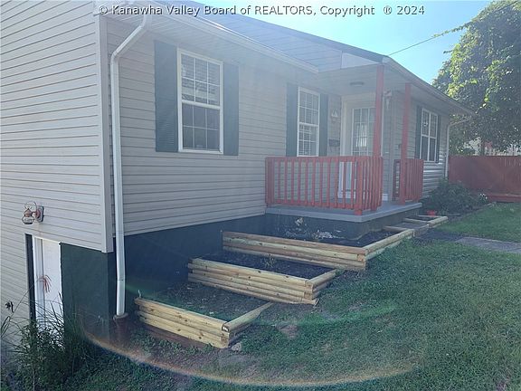 4th image of 697 Forest Cir