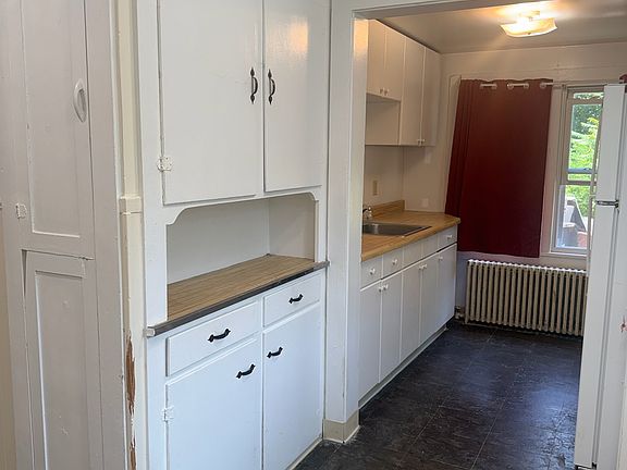 2nd image of 46 Vineyard Ave
