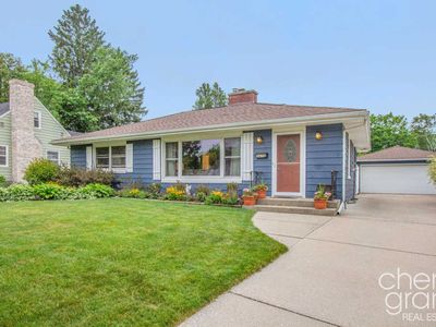 2475 Paris Ave NE, Grand Rapids, MI, 49505