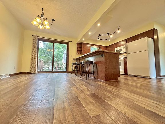 4th image of 301 Southview Dr