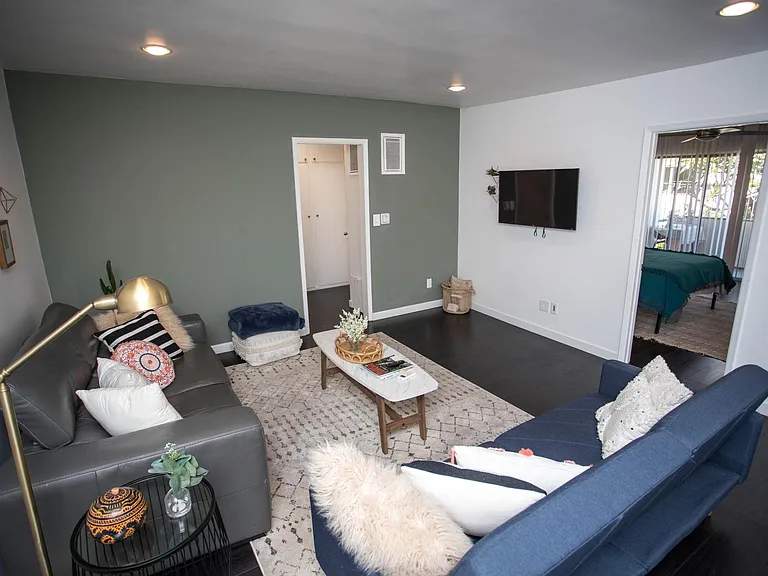 734 N Alfred St #5 — Photo 6