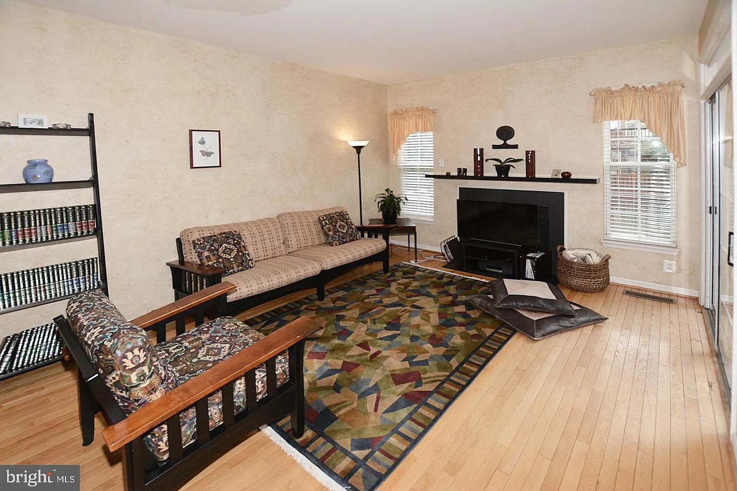 3 bed, 4.0 bath, 2200 sqft, $3,500 — Photo 3