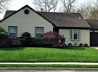226 Smokerise Ln, Toms River, NJ