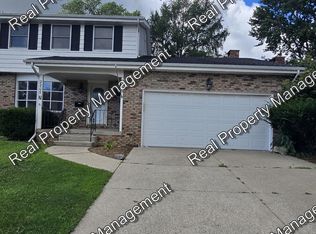 2205 Dixon Dr N, Valparaiso, IN 46383