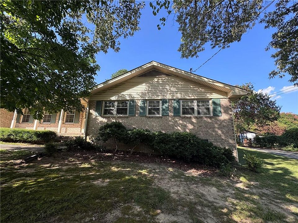 1st image of 2604 Hickory Valley Dr