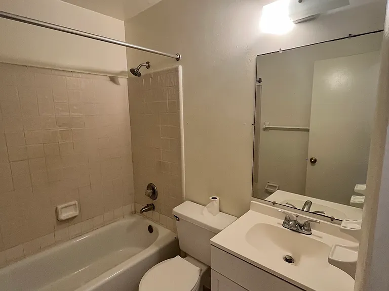 3625 SW 29th Ter #C — Photo 9