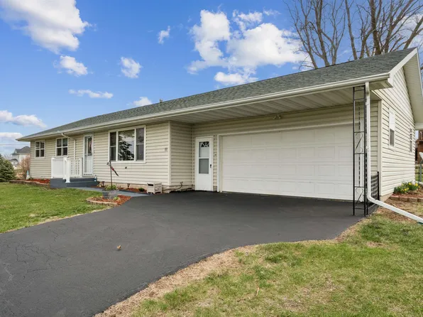 11 S Washington St, Andrew, IA 52030