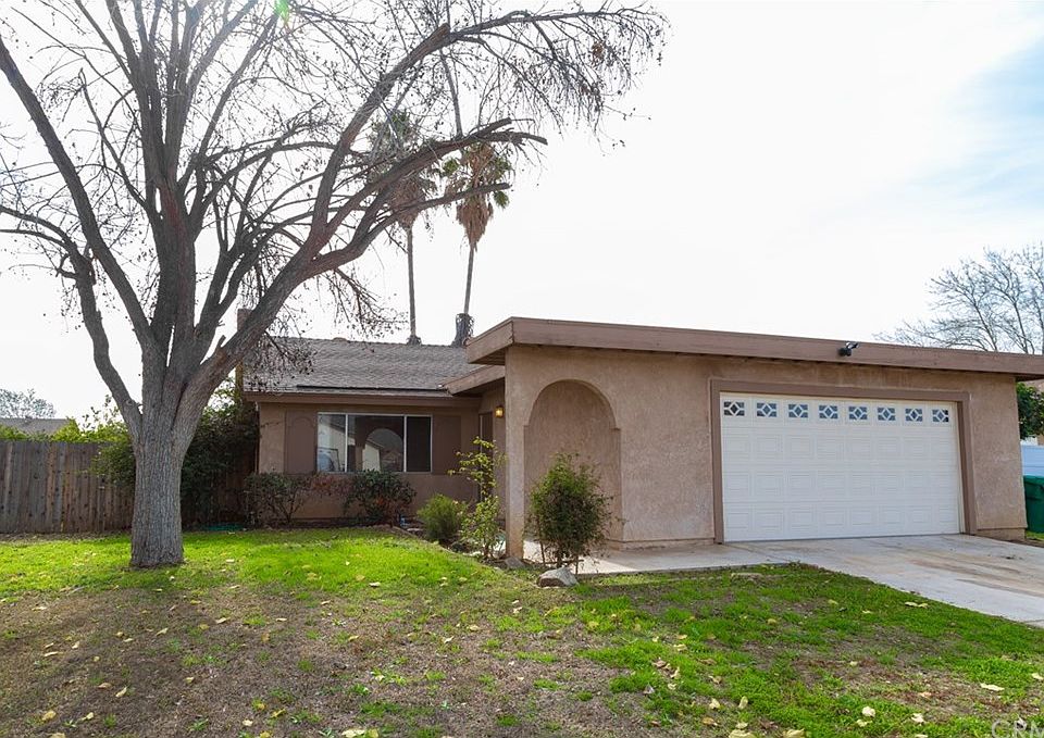 1st image of 24369 Lamont Dr