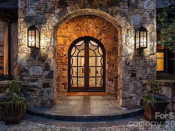 2nd image of 204 Secluded Hills Ln