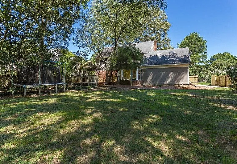 1349 Brookside Dr — Photo 4