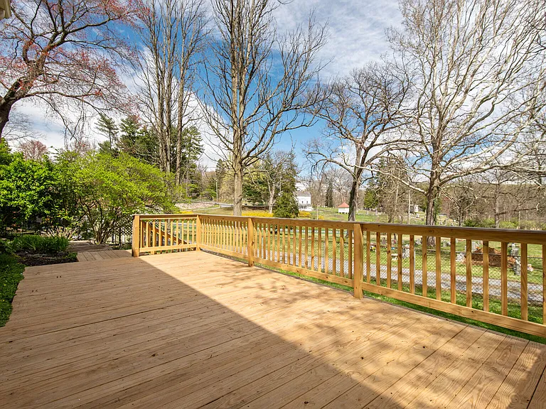 1204 Gladstone Dr — Photo 23
