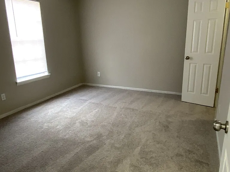 Greenbriar Apartments — Photo 9