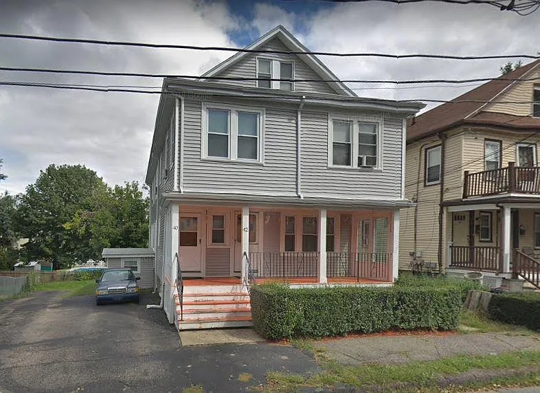 42 Hilton St #1