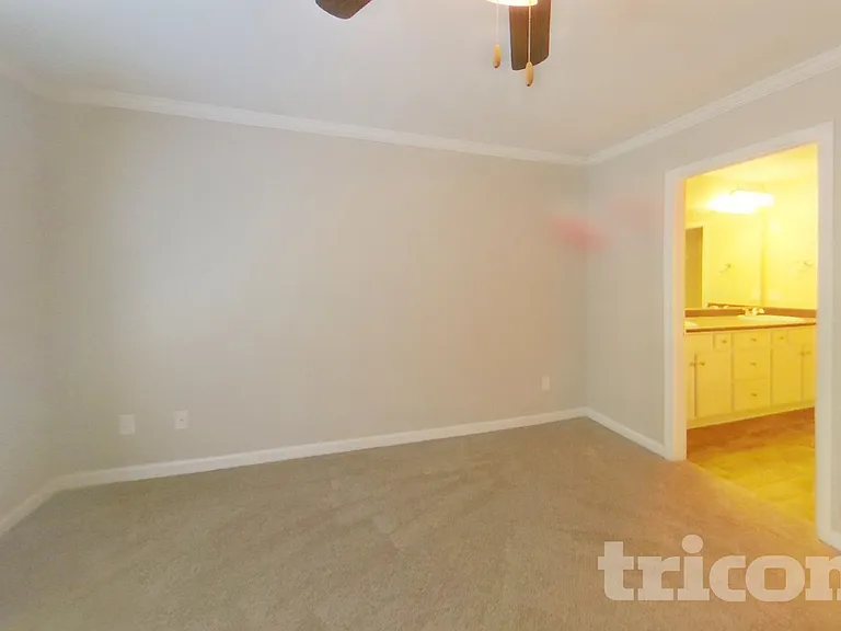 2300 Shady Dr — Photo 5