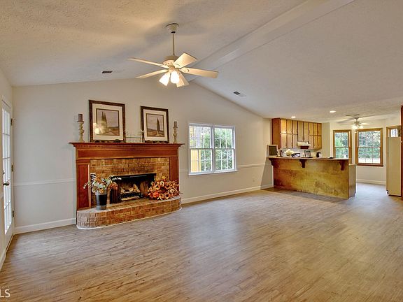 4th image of 102 Treillage Ln