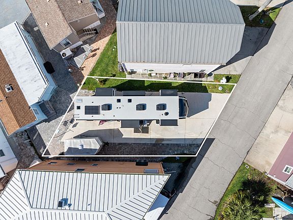 3rd image of 340 Nettles Boulevard