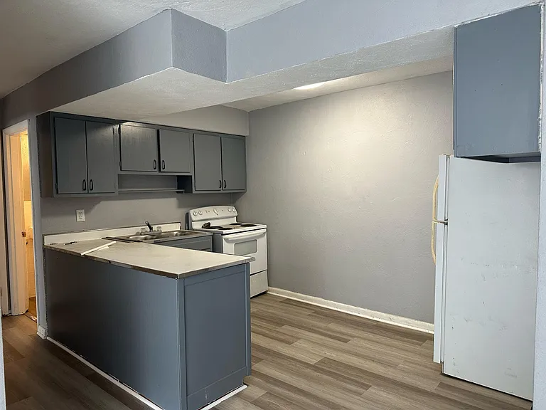 1921 Oxford Cir #2 — Photo 7