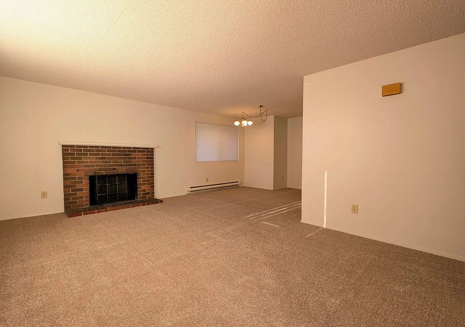 2 Bdrm Rambler Townhome in Everett — Photo 2