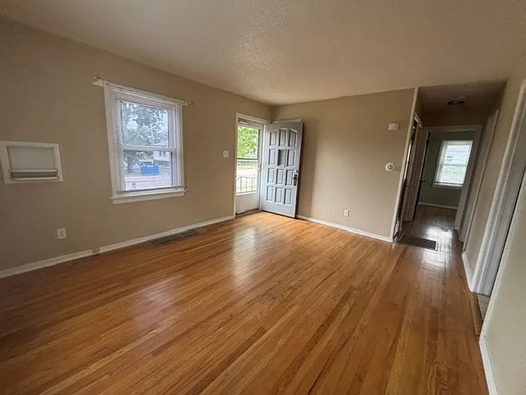 2102 S 3rd Ave — Photo 5