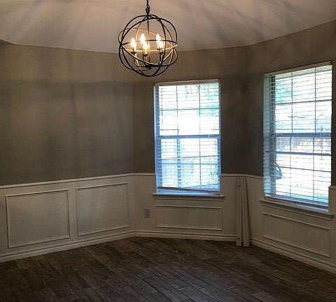 3rd image of 3242 Forest Hill Dr