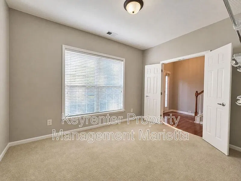3 bed, 2.5 bath, 1896 sqft, $2,500 — Photo 4