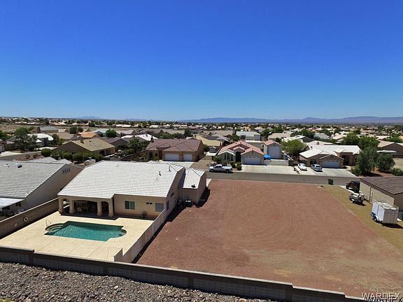 3rd image of 2075 E Sandtrap Ln