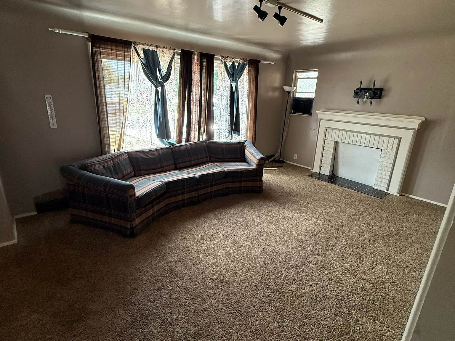 2 bed, 1100 sqft, $1,500 — Photo 3