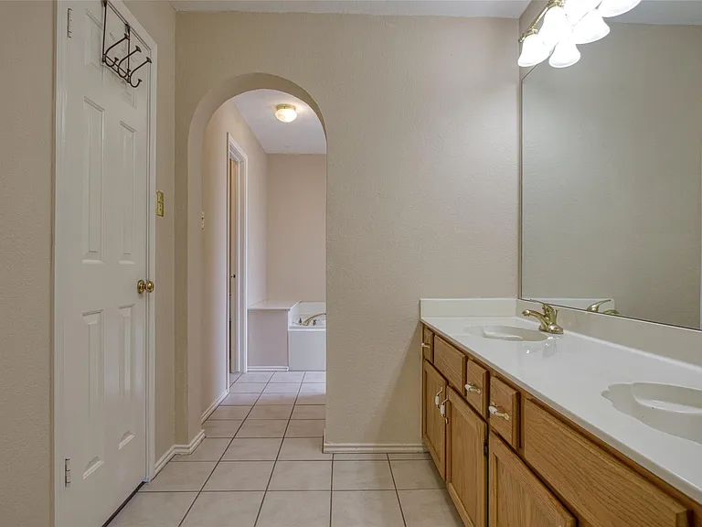 1411 Rivercrest Blvd — Photo 12