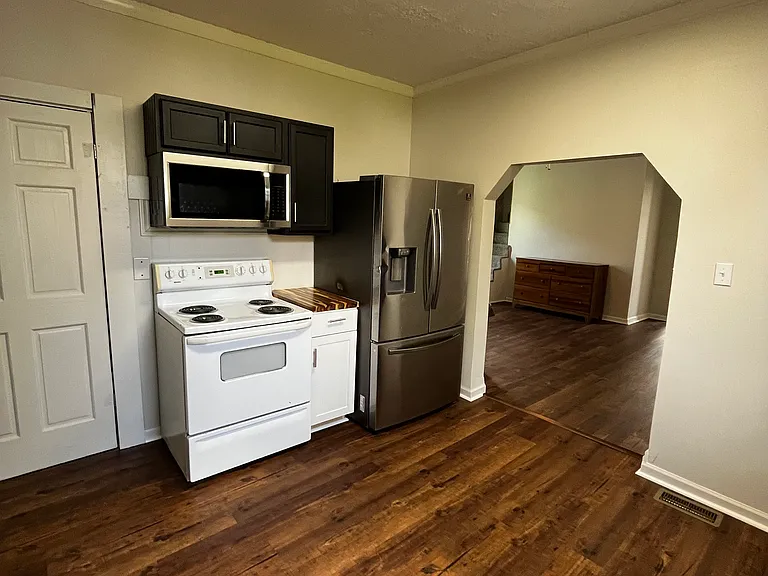640 Orange St — Photo 5
