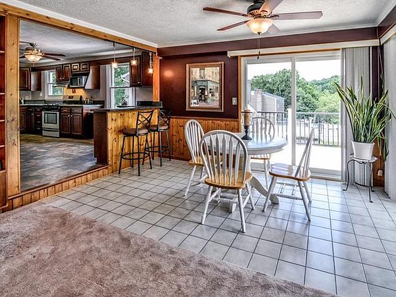 5th image of 410 Deerfield Dr