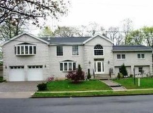 209 Tryon Pl, Paramus, NJ 07652