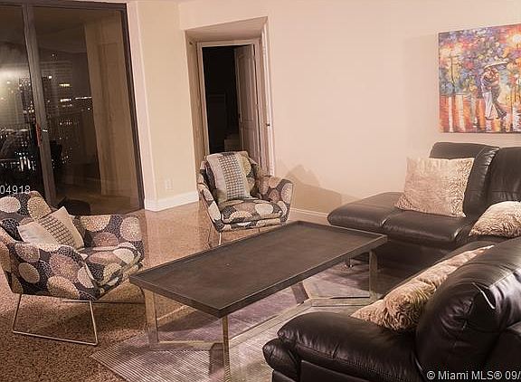 4th image of 18181 NE 31st Ct APT 2408