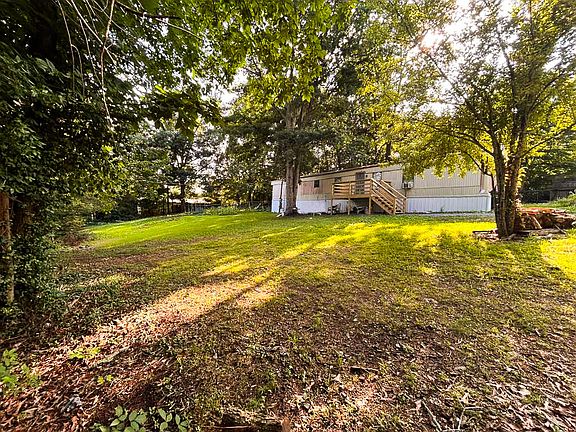 4th image of 1050 Ellis Dr SE