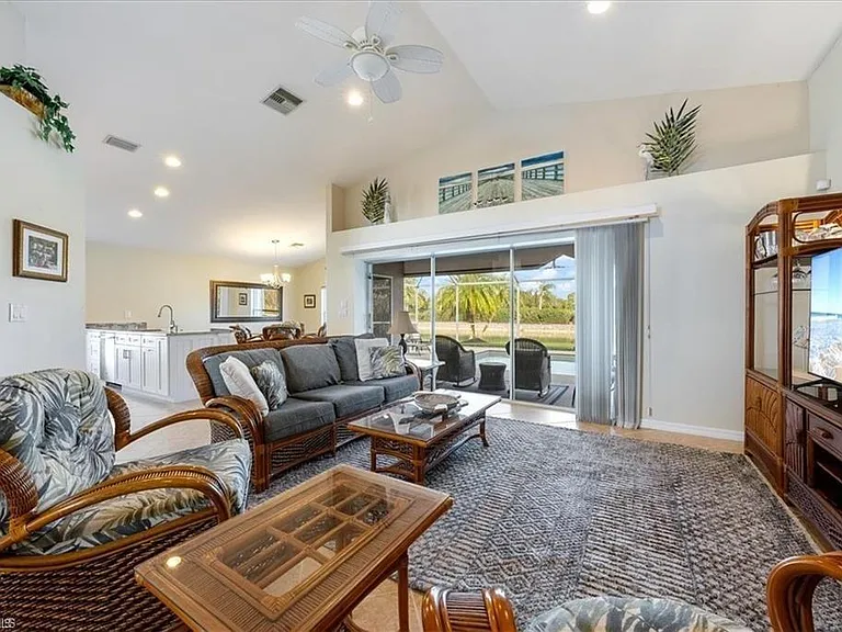 8432 Indian Wells Way — Photo 11