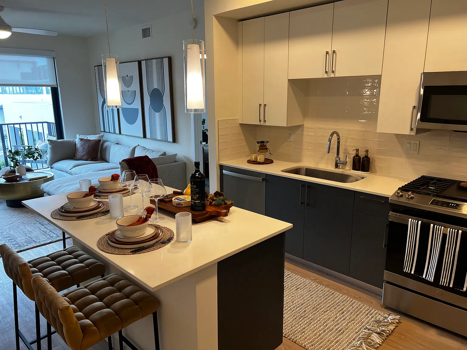 2 bed, 987 sqft, $2,499 — Photo 3