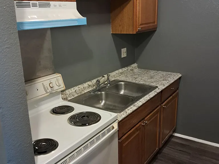 1425 Yosemite St #12 — Photo 2