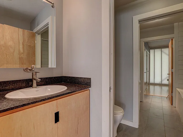 1613 W University Ave — Photo 16