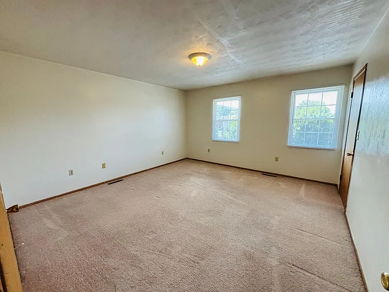351 New Kent Rd — Photo 16