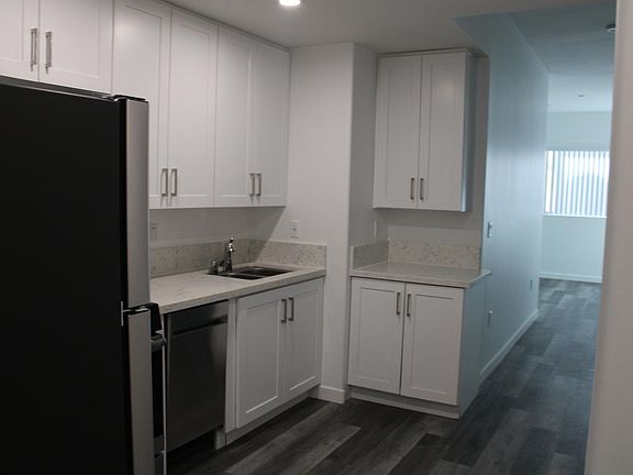 5th image of 2701 James M Wood Blvd #101