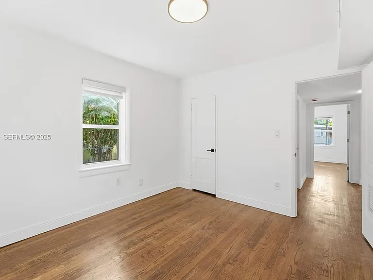 559 NE 68th St #559 — Photo 17