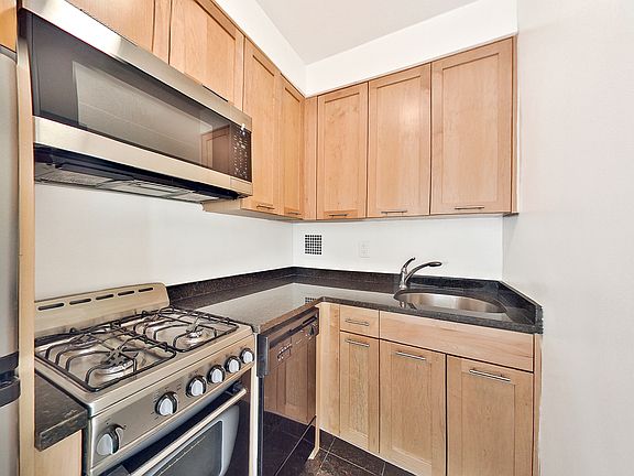 4th image of 236 E 36th St APT 10A