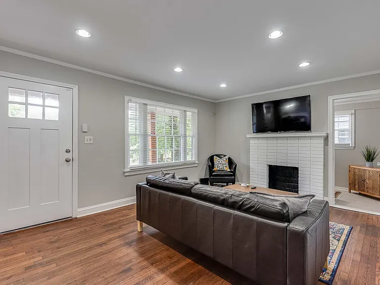 1043 Faith Ave SE — Photo 3
