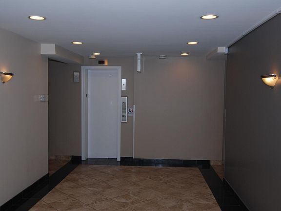 3rd image of 1711 W Jarvis Ave #G